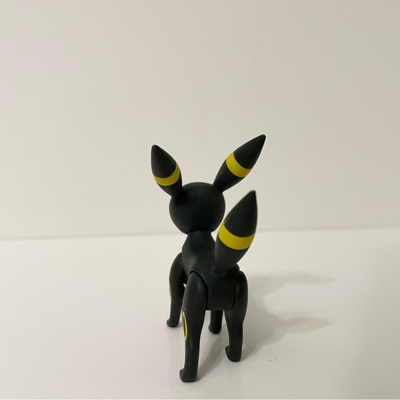 Pokemon Umbreon Poseable Battle Figures Umbreon 2.5” Tall Toy - Picture 7 of 10